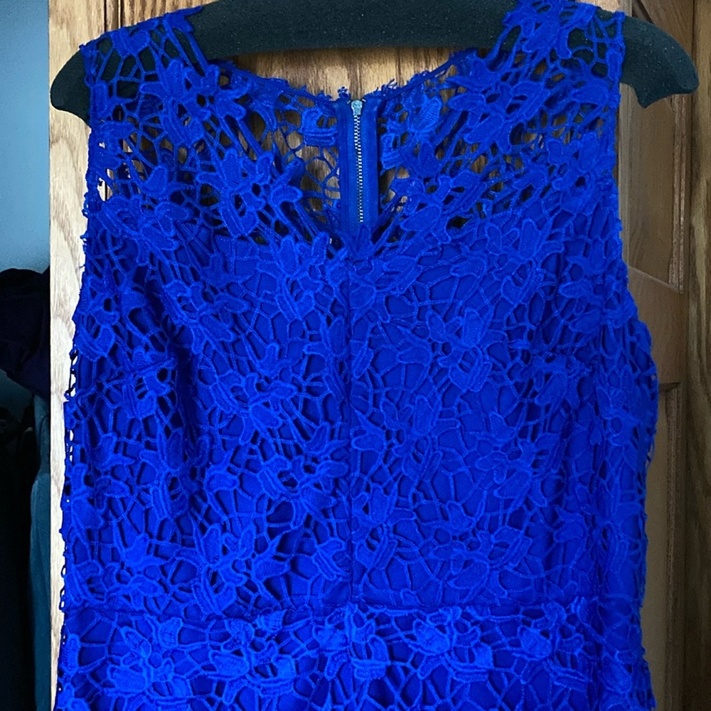 Beautiful blue lace sleeveless, knee-length Tahari dress, size 12